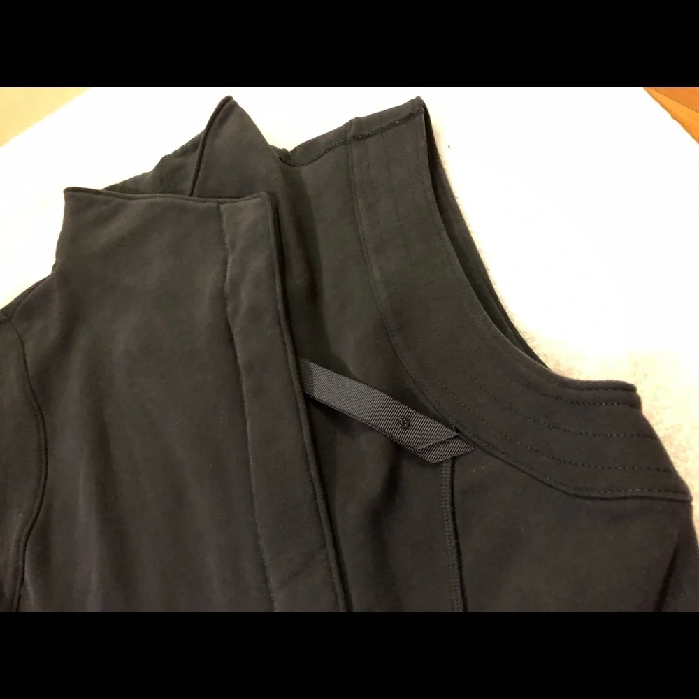 RARE Lululemon Versa Vest Black‎ Size 6